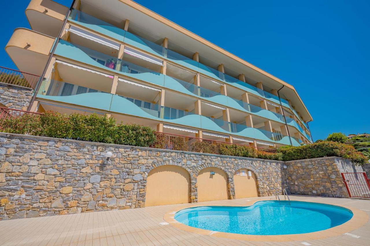 Appartamento Incantevole Con Piscina Vallecrosia Exterior foto