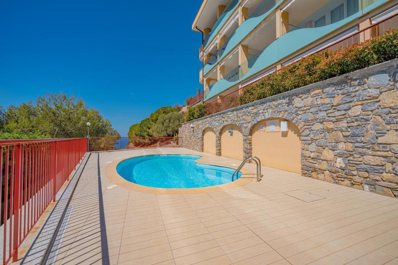 Appartamento Incantevole Con Piscina Vallecrosia Exterior foto